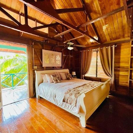 Villa Amaya Bocas del Toro Exterior photo