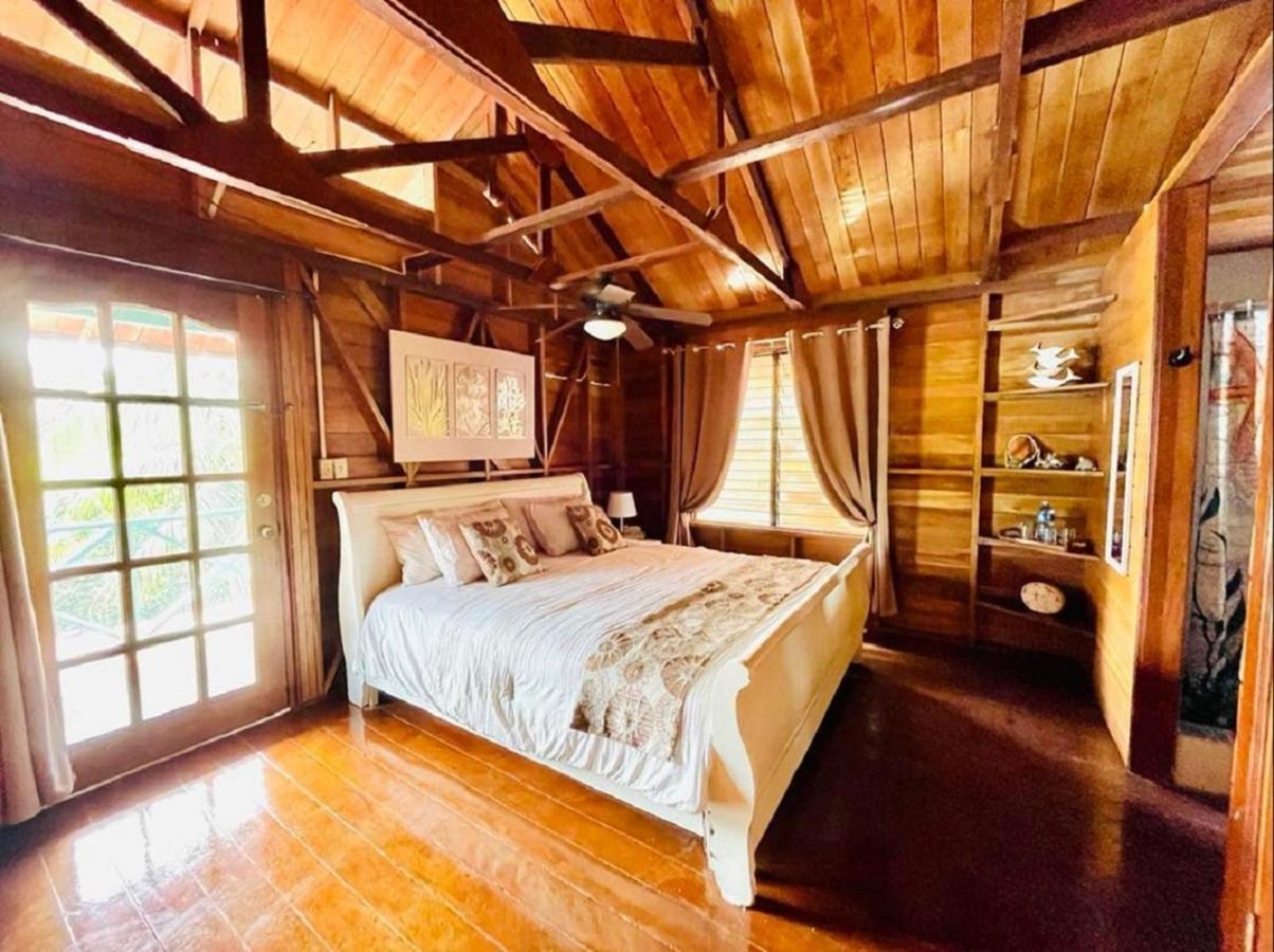 Villa Amaya Bocas del Toro Exterior photo