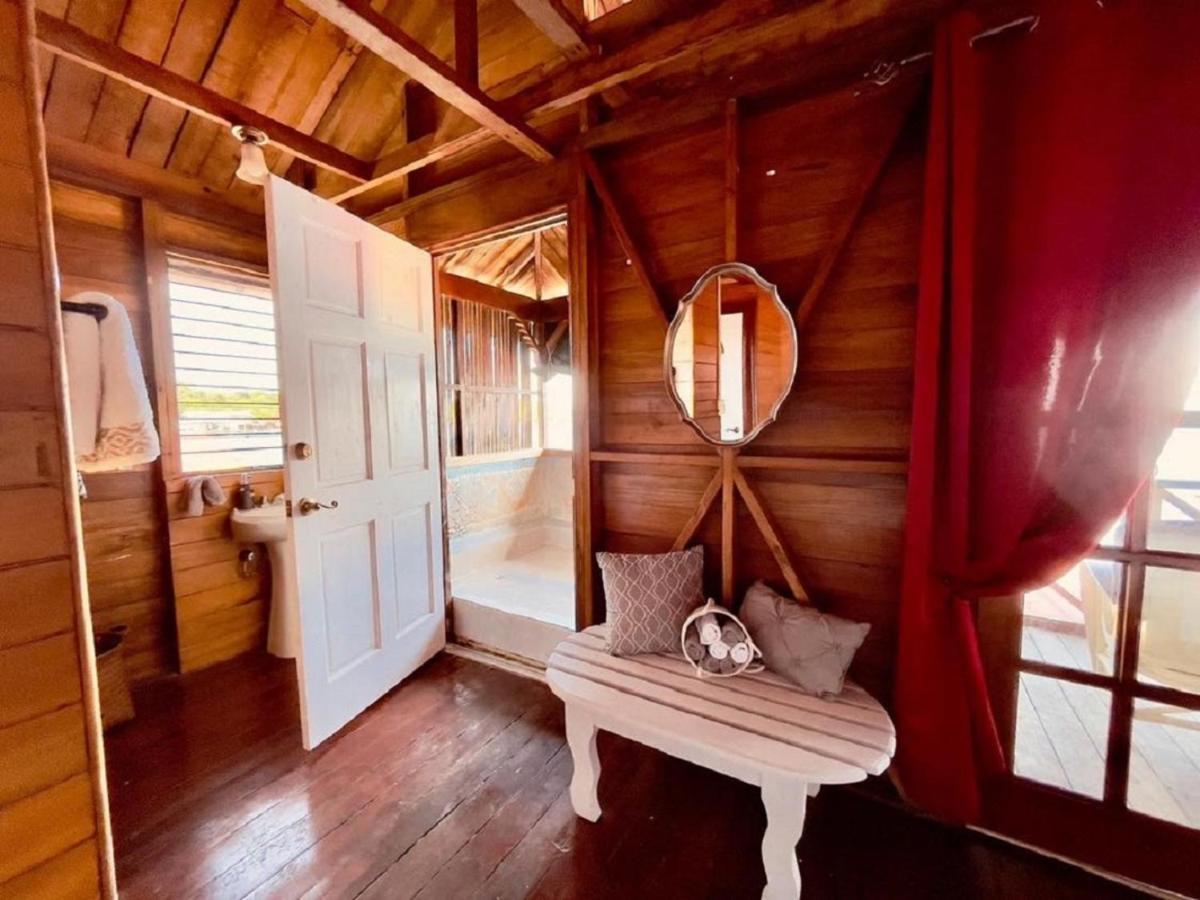 Villa Amaya Bocas del Toro Exterior photo